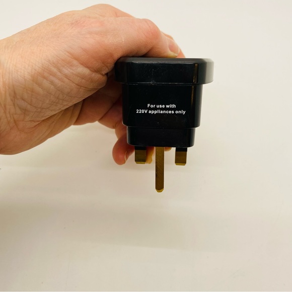 NWOT UK Travel Adapter US to UK/Ireland/Hong Kong/ Plug Adapter Black - Picture 8 of 8
